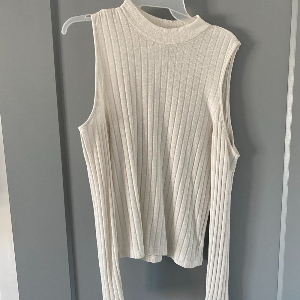 Longsleeve Sweater with Cutouts